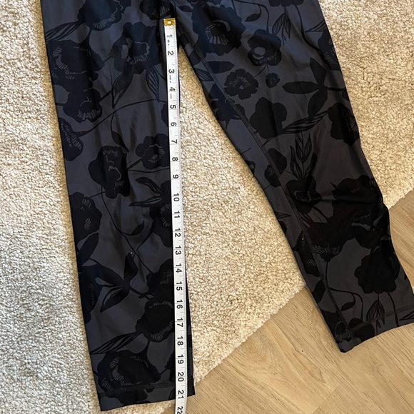 Lululemon Wunder Under Crop - Flat Inky Floral - Picture 9 of 11